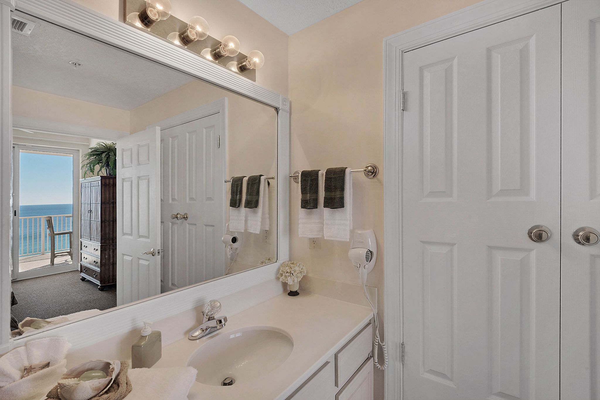 Ocean Villa Condo 1602 interior